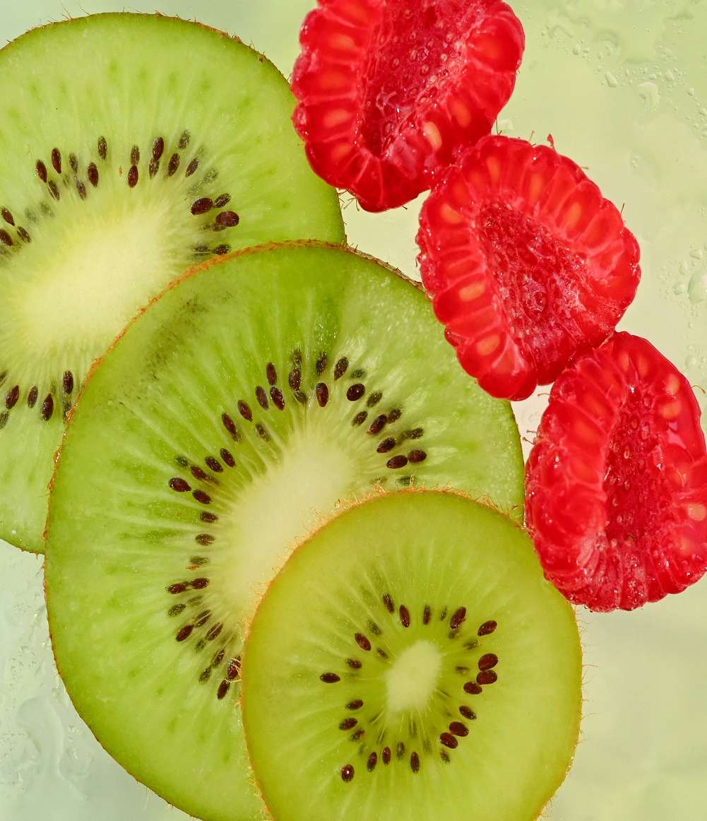Raspberry Kiwi Splash Super Balm | Moisturizing Lip Butter by eos